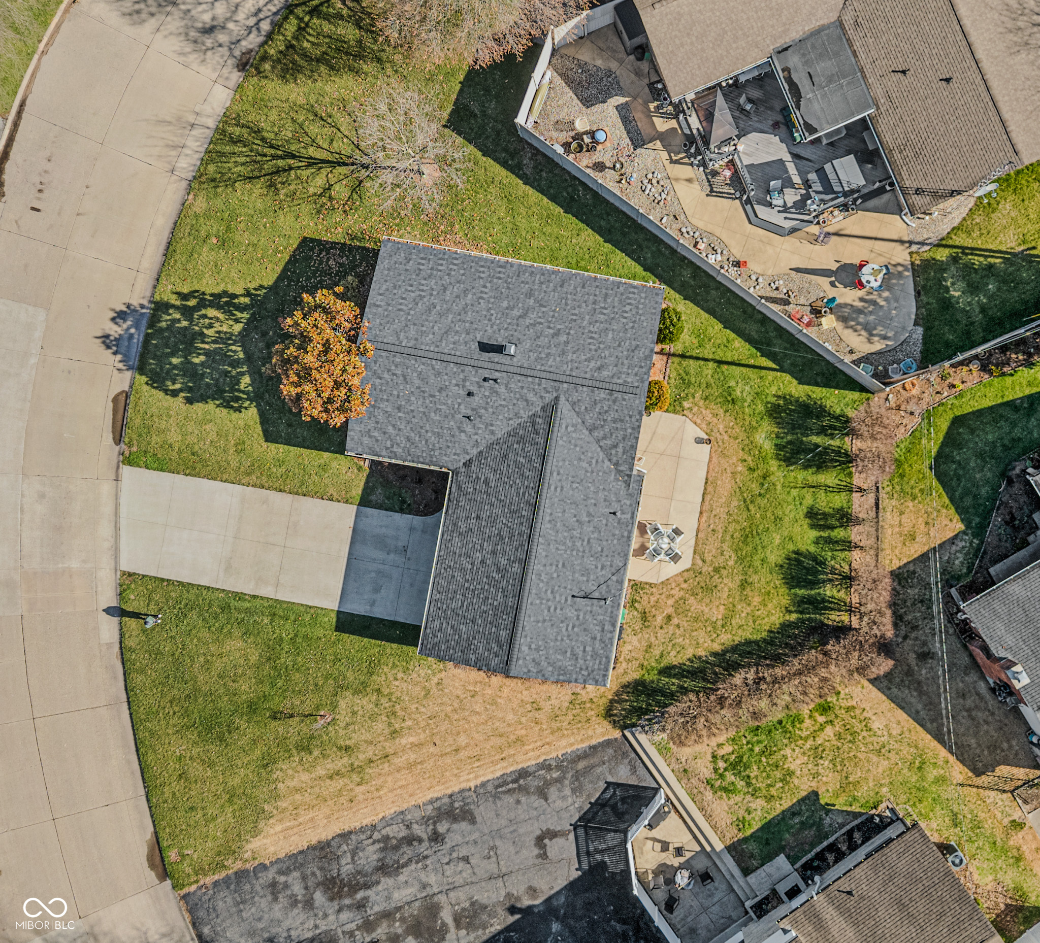 3611 Hunter Place Columbus, IN 47203 - Photo 3 of 29