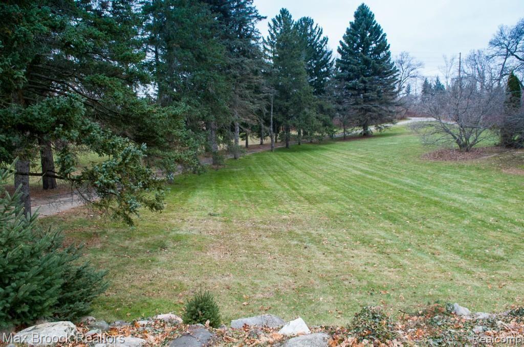 1955 Squirrel Road Bloomfield Hills, MI 48304 - Photo 33 of 36 100DSC_7064.jpg