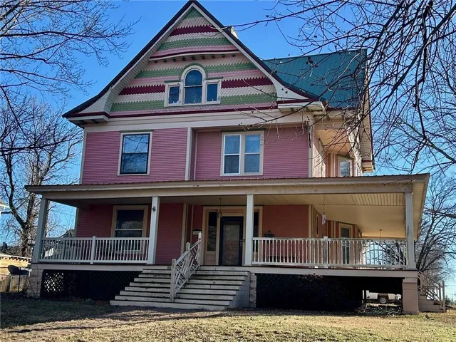 $149,900 | 1530 Grand Avenue, Parsons, KS 67357