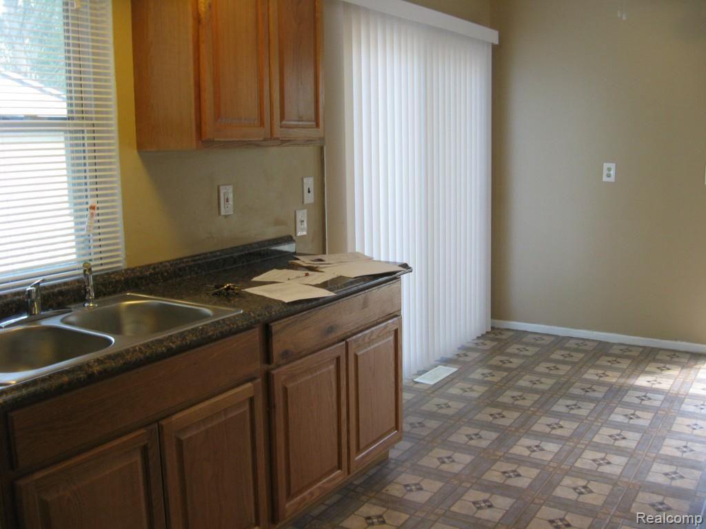 15803 Springhill Street Romulus, MI 48174 - Photo 4 of 12 IMG_2406.jpg