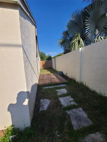 $2,700 | 13701 Lazy Oak Drive, Tampa, FL 33613