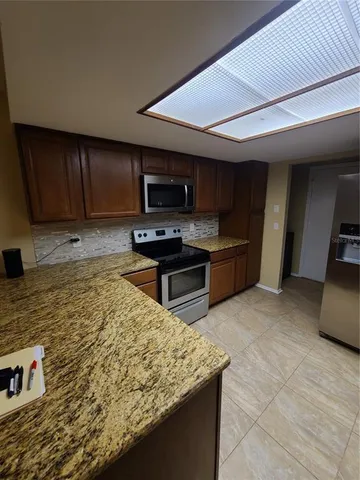 $2,700 | 13701 Lazy Oak Drive, Tampa, FL 33613