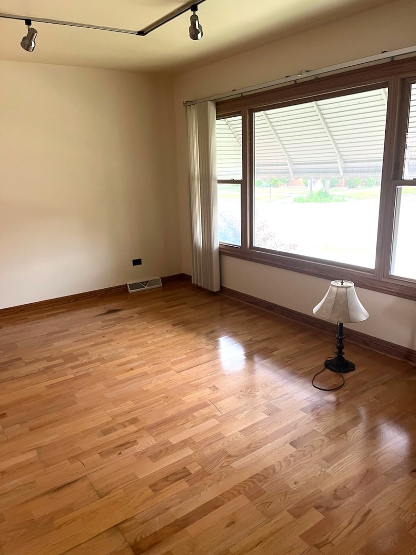 5959 South Rutherford Avenue Chicago, IL 60638 - Photo 6 of 17