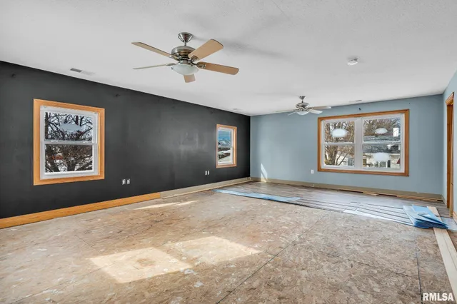 $109,500 | 217 North 5th Avenue, New Windsor, IL 61465