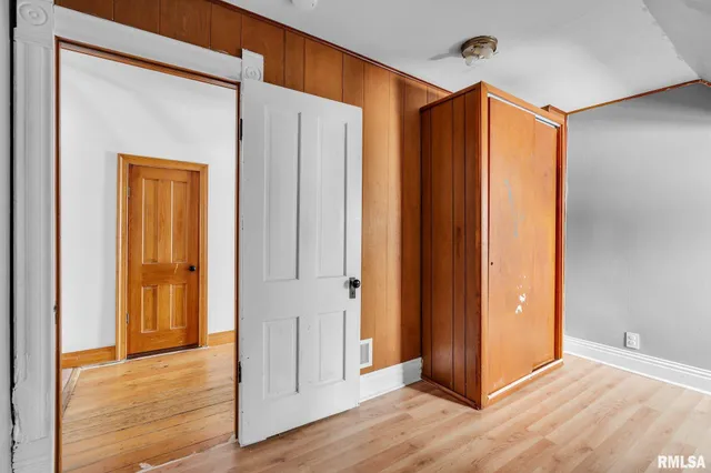 $109,500 | 217 North 5th Avenue, New Windsor, IL 61465