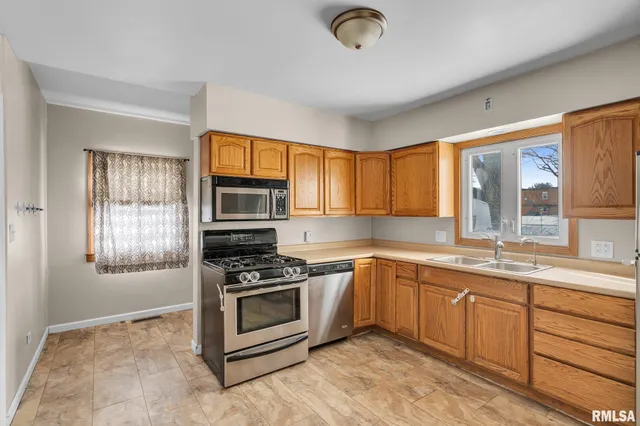 $109,500 | 217 North 5th Avenue, New Windsor, IL 61465