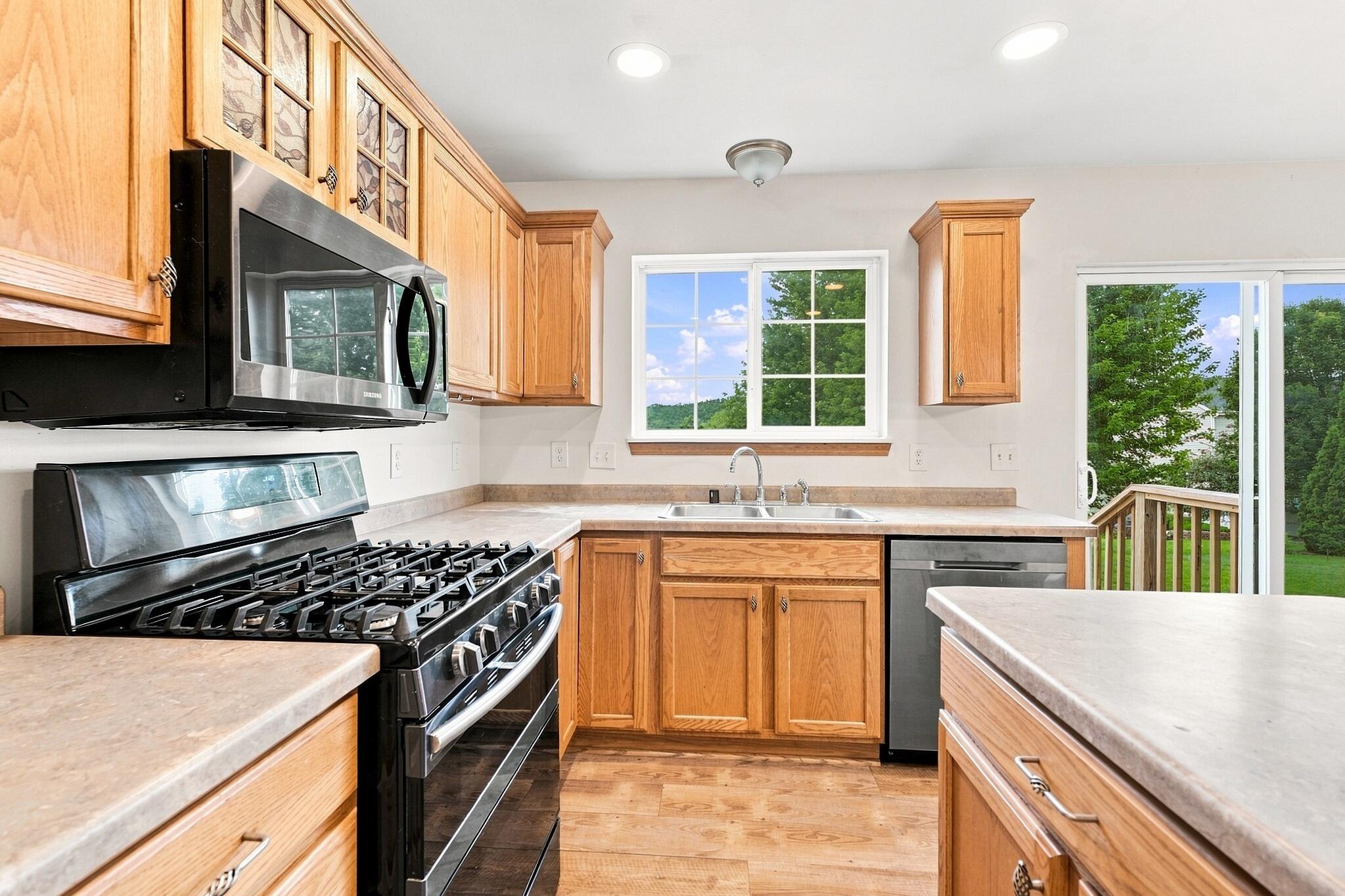 N173W20130 Raymond Road Jackson, WI 53037 - Photo 11 of 44 Kitchen