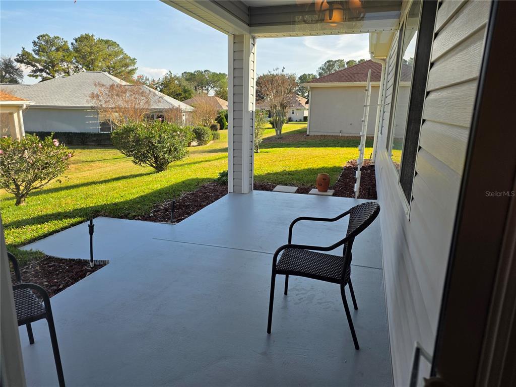 13185 Southeast 93rd Terrace Road Summerfield, FL 34491 - Photo 30 of 48 a view of a swimming pool with a porch and furniture