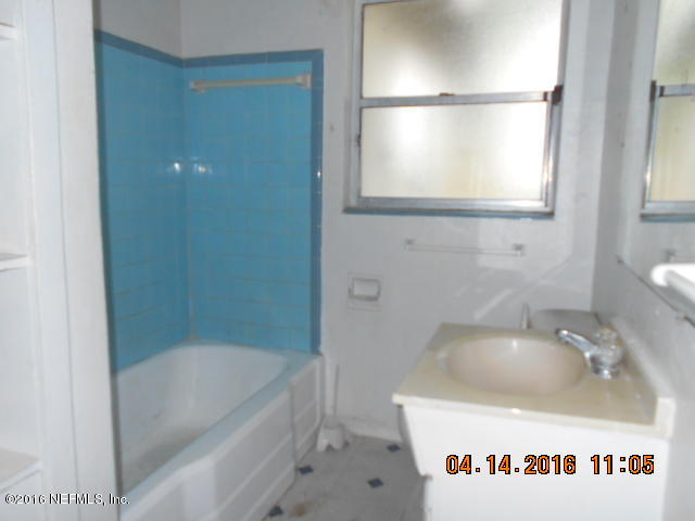 6256 Gloucester Road Jacksonville, FL 32216 - Photo 8 of 9 Bath 2
