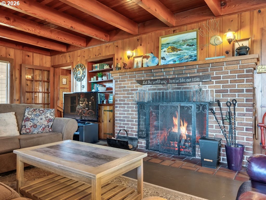 1081 South Promenade Seaside, OR 97138 - Photo 14 of 39 a dining room with furniture and window