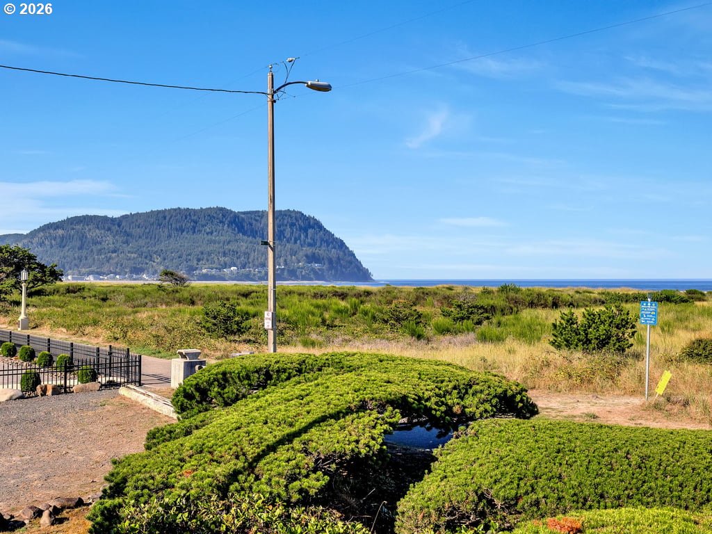 1081 South Promenade Seaside, OR 97138 - Photo 33 of 39 a view of a city