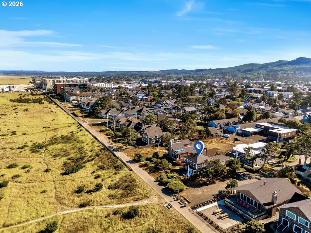 1081 South Promenade Seaside, OR 97138 - Photo 37 of 39 an aerial view of a city