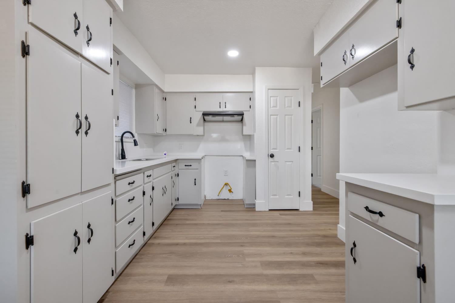 1005 Austin Street Madera, CA 93638 - Photo 13 of 28