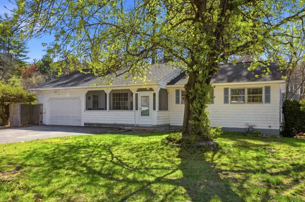 $479,900 | 18 Cottonwood Drive, Hudson, NH 03051