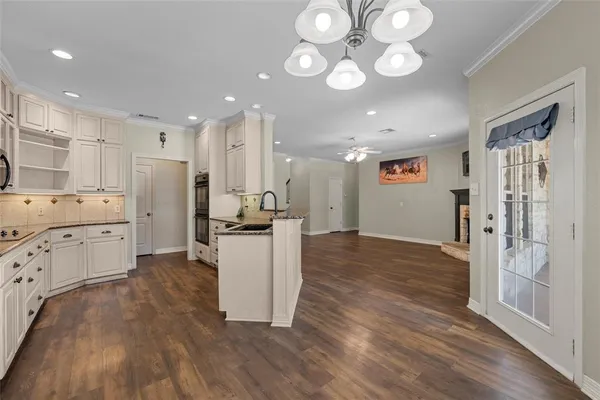 $589,999 | 5624 Rosalie Drive, Waco, TX 76708