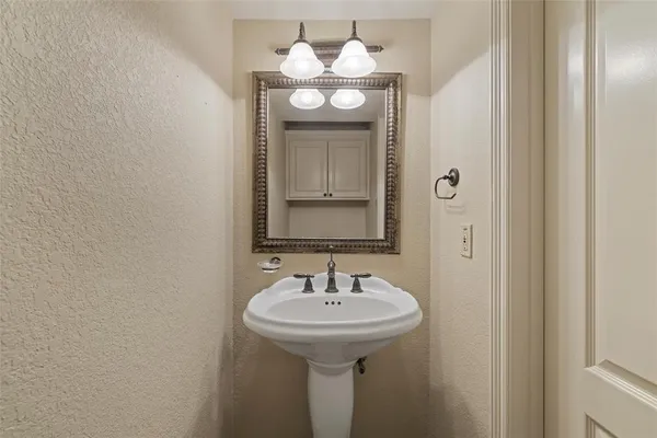 $589,999 | 5624 Rosalie Drive, Waco, TX 76708