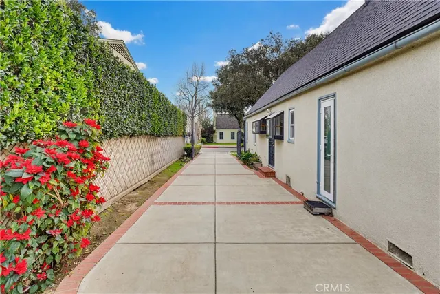 a view of a backyard with flowers