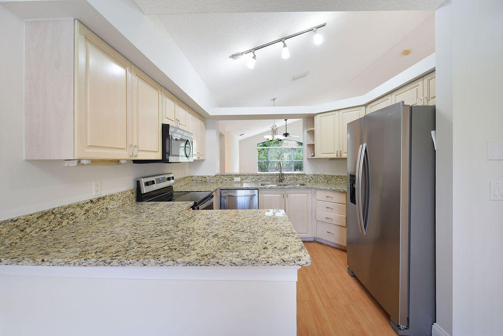 3013 Casa Rio Court Riviera Beach, FL 33418 - Photo 5 of 38 AIP_4943