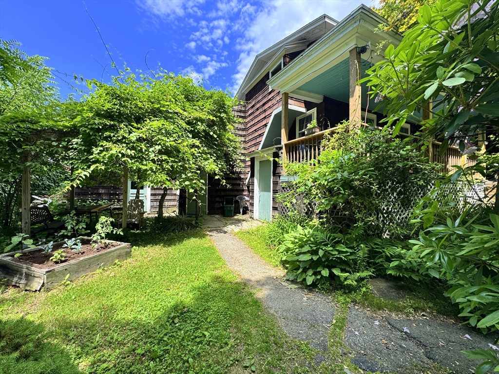 98 Conway Street Greenfield, MA 01301 - Photo 8 of 41