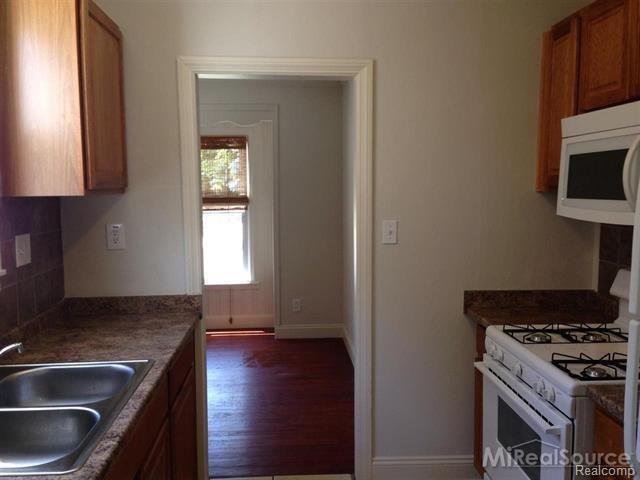 1234 Roslyn Road Grosse Pointe, MI 48236 - Photo 5 of 12 5.JPG