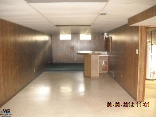 3280 Shannon Road Burton, MI 48529 - Photo 7 of 8 31122939-6.JPG