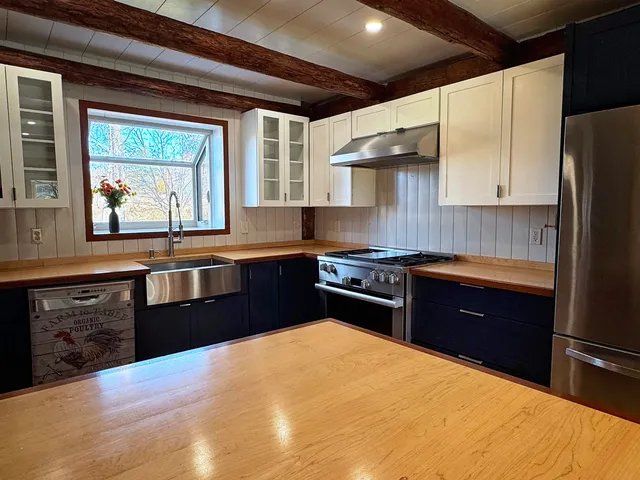 $650,000 | 2866 Center Road, Hyde Park, VT 05655