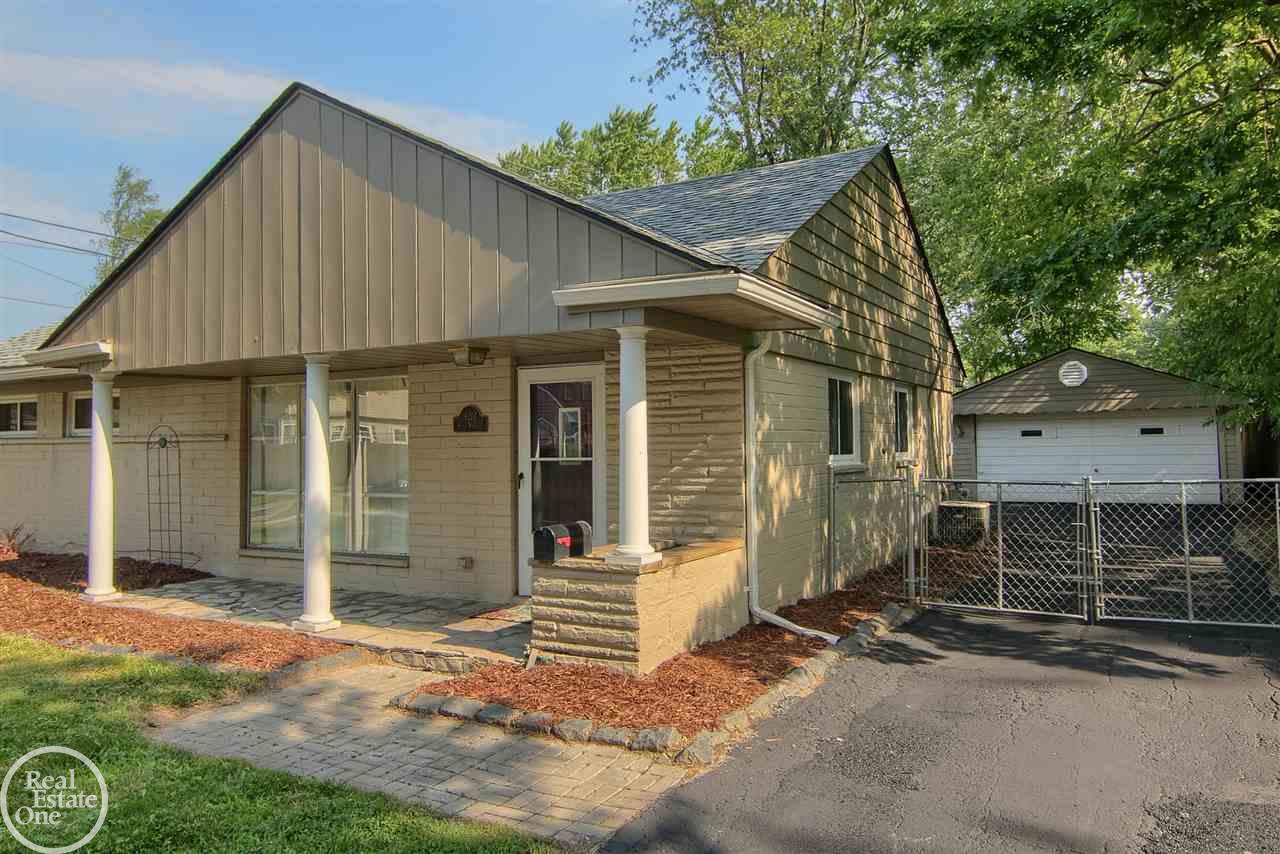 4212 West Webster Road Royal Oak, MI 48073 - Photo 2 of 32 31389649-1.JPG