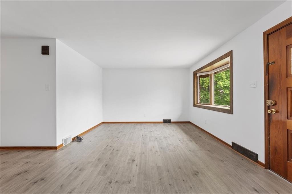 4226 Glen Lytle Road Pittsburgh, PA 15217 - Photo 4 of 16 Gallery Image 4