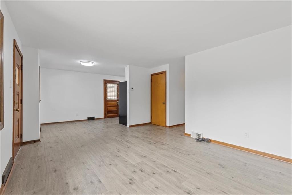 4226 Glen Lytle Road Pittsburgh, PA 15217 - Photo 5 of 16 Gallery Image 5
