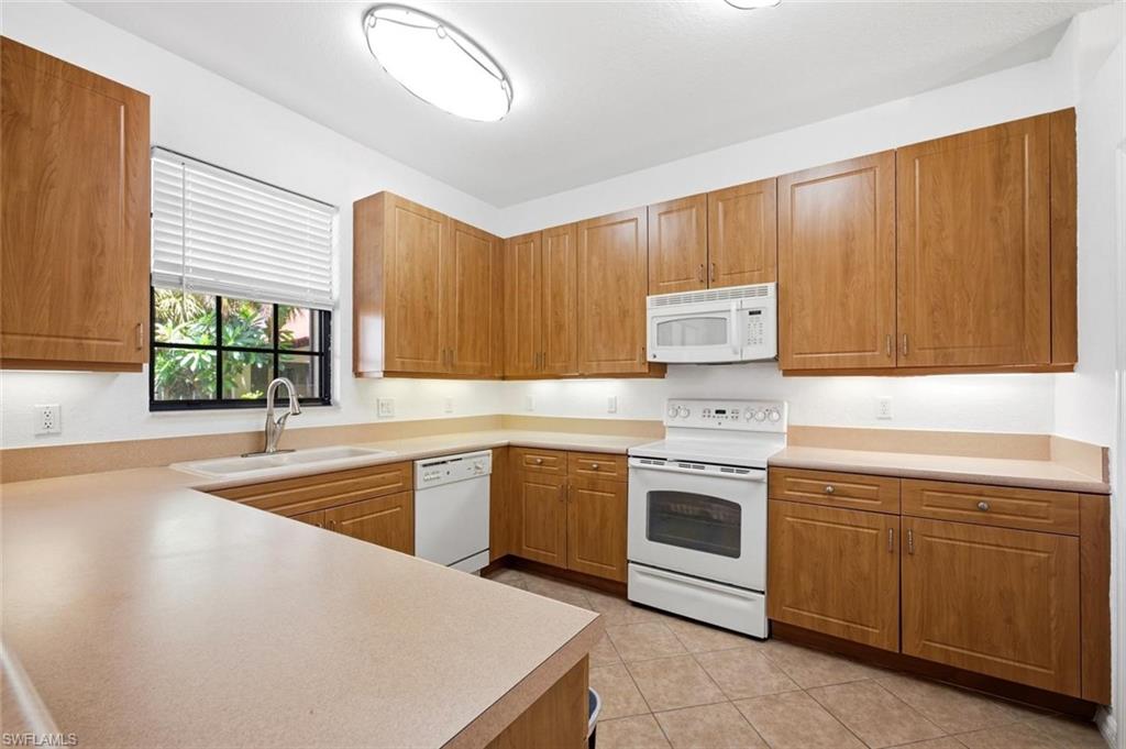 7631 Bristol Circle Naples, FL 34120 - Photo 12 of 43