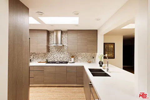 $1,395,000 | 1520 South Beverly Glen Boulevard, Unit 507, Los Angeles, CA 90024