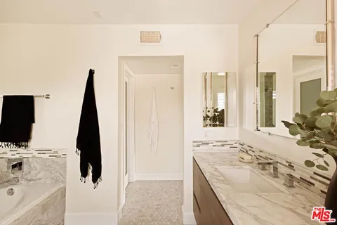 $1,395,000 | 1520 South Beverly Glen Boulevard, Unit 507, Los Angeles, CA 90024