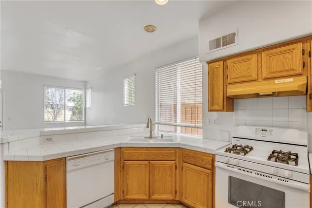 $3,600 | 19321 Ackerman Avenue, Newhall, CA 91321