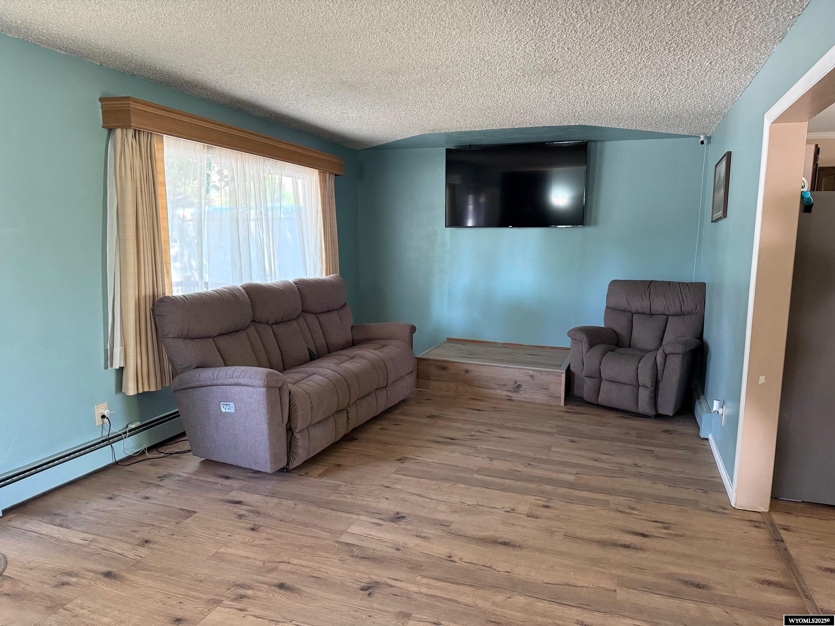 915 Kansas Street Green River, WY 82935 - Photo 4 of 34