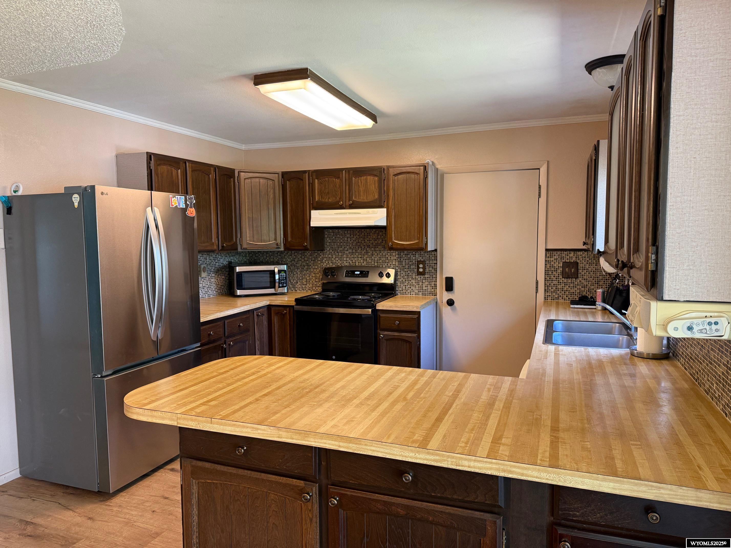 915 Kansas Street Green River, WY 82935 - Photo 9 of 34