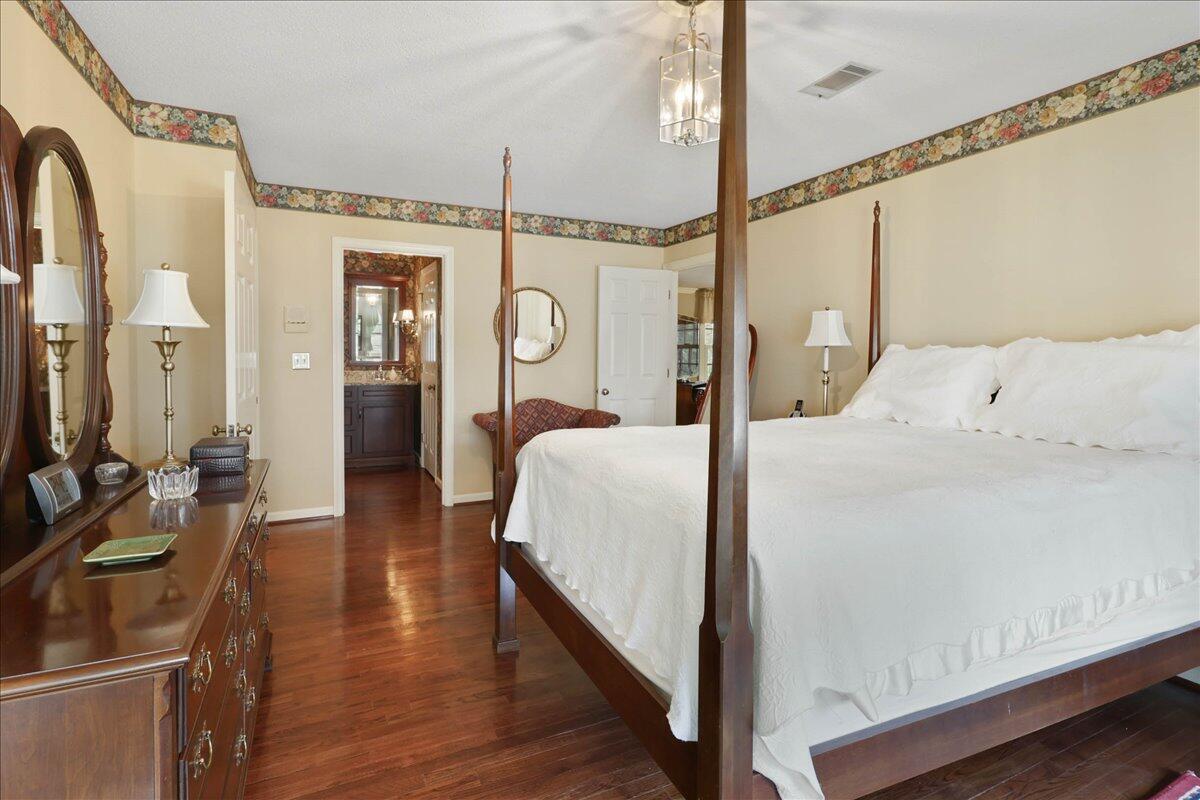 933 Dunsinane Road Signal Mountain, TN 37377 - Photo 21 of 43 Hardwood Floors