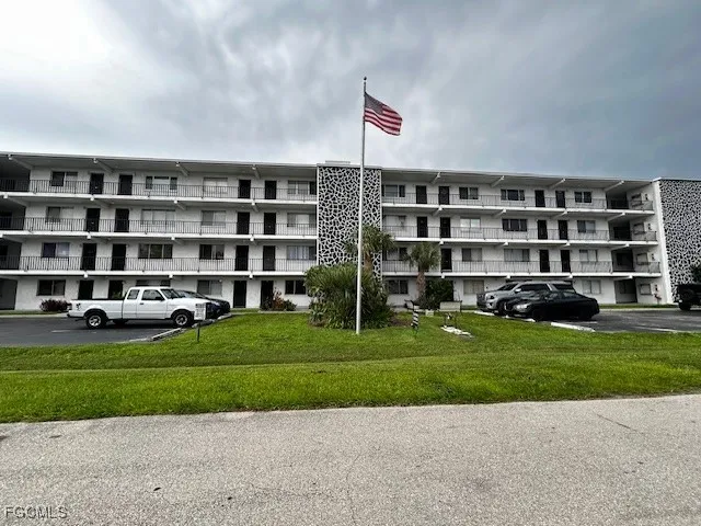 $1,295 | 4906 Victoria Drive, Unit 412, Cape Coral, FL 33904