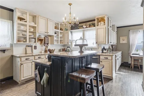 $450,000 | 105 North 169th Highway, Gower, MO 64454