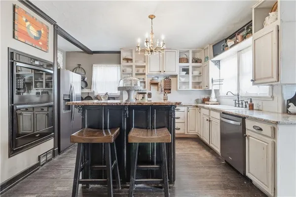 $450,000 | 105 North 169th Highway, Gower, MO 64454