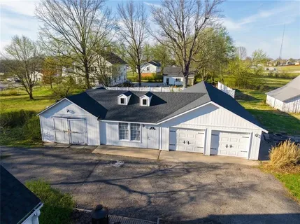 $450,000 | 105 North 169th Highway, Gower, MO 64454