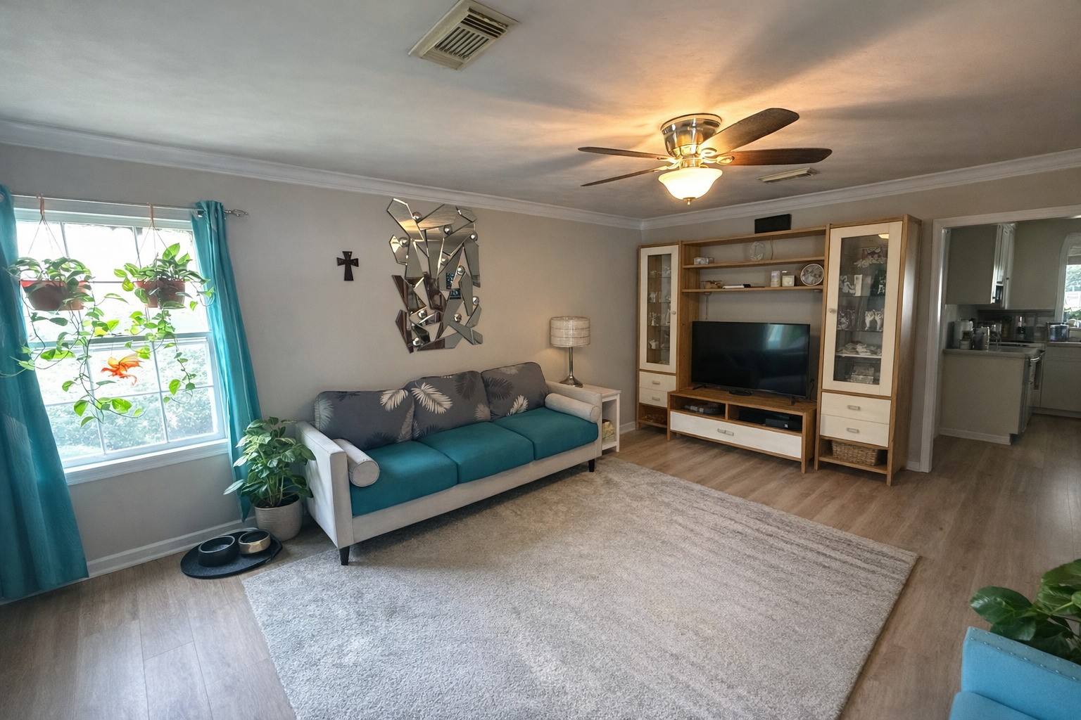 614 Sunset Lane La Marque, TX 77568 - Photo 5 of 12 a living room with furniture and a flat screen tv