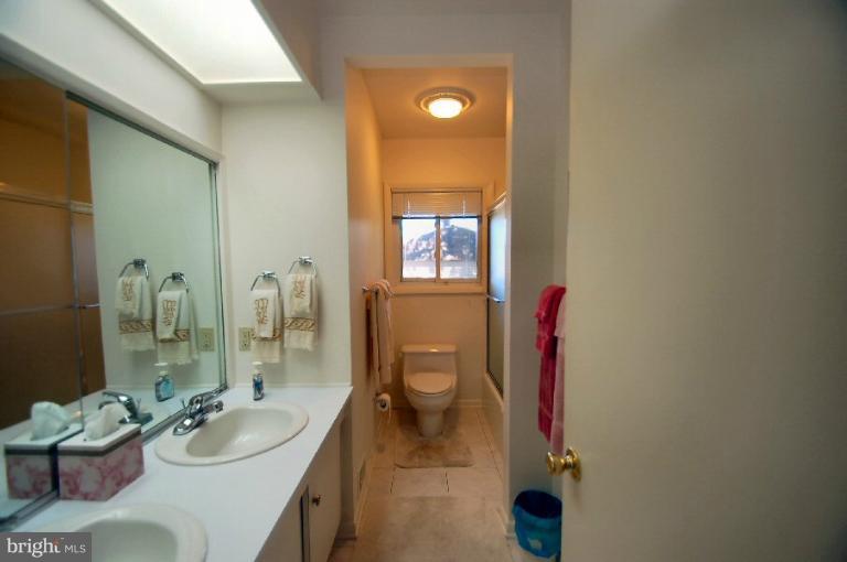 7216 Denberg Road Baltimore, MD 21209 - Photo 3 of 20 Bath