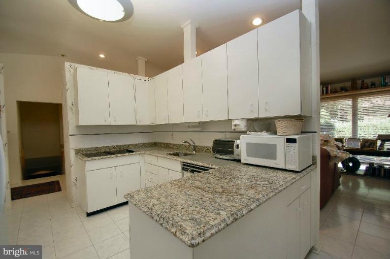 7216 Denberg Road Baltimore, MD 21209 - Photo 5 of 20 Kitchen