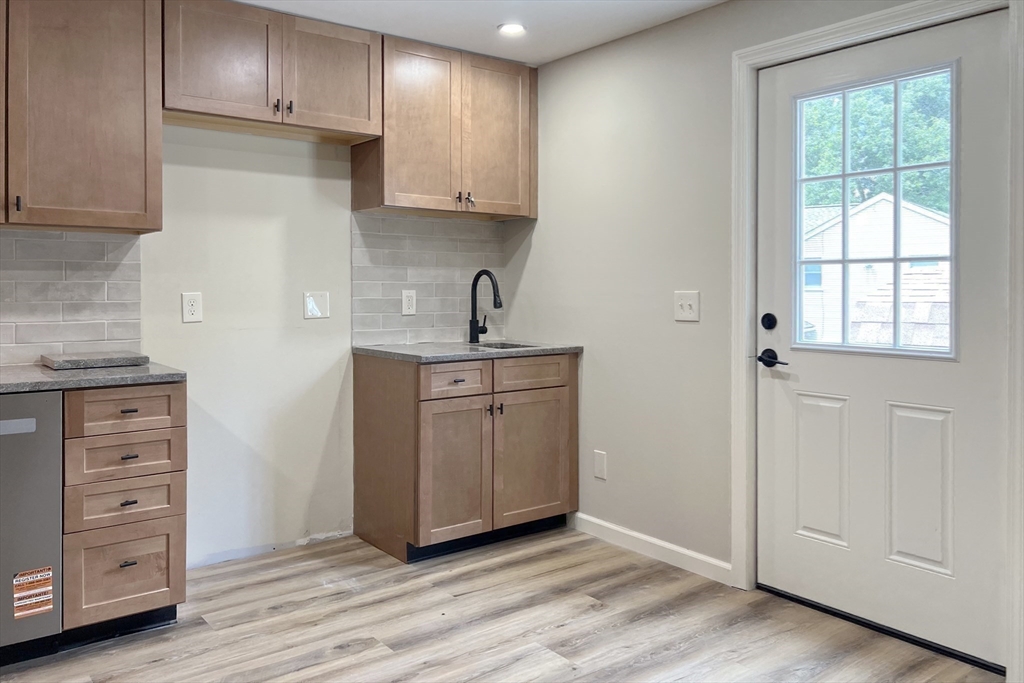 31 Crawford Circle Springfield, MA 01108 - Photo 14 of 41