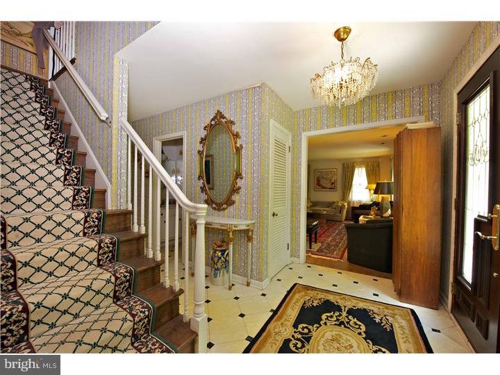 845 Hunt Road Newtown Square, PA 19073 - Photo 5 of 12 Foyer