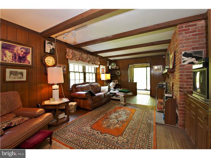 845 Hunt Road Newtown Square, PA 19073 - Photo 8 of 12 Family Room