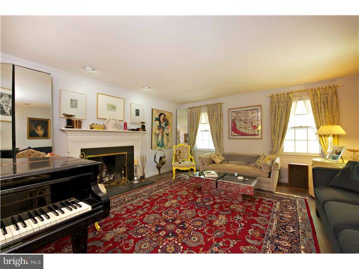 845 Hunt Road Newtown Square, PA 19073 - Photo 10 of 12 Living Room