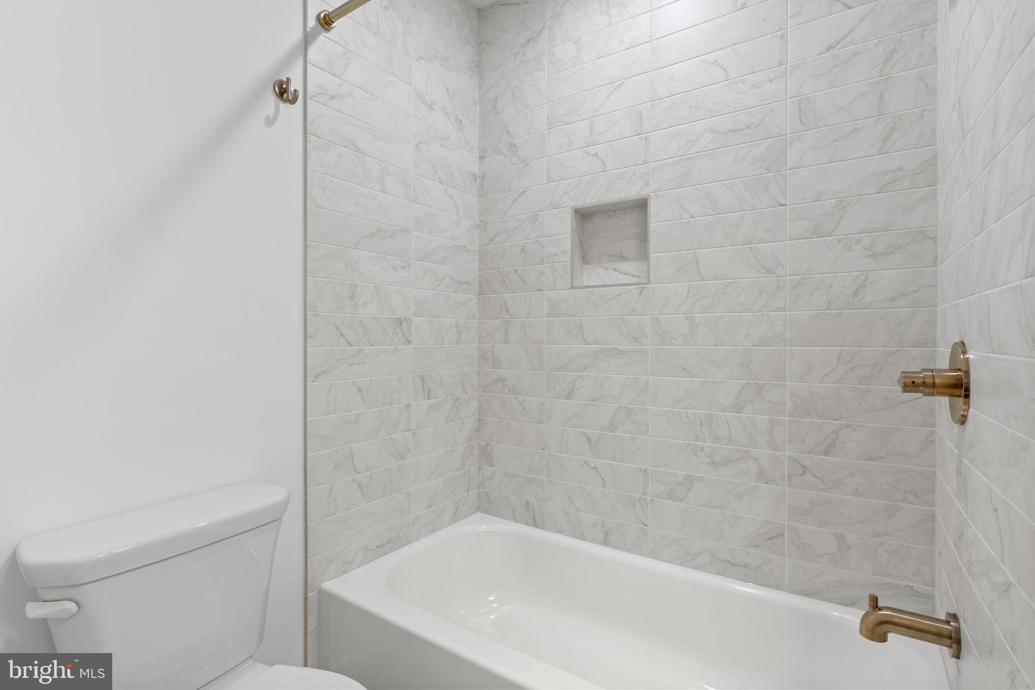 1318 South 8th Street Philadelphia, PA 19147 - Photo 20 of 47 a bathroom with a bathtub and a toilet