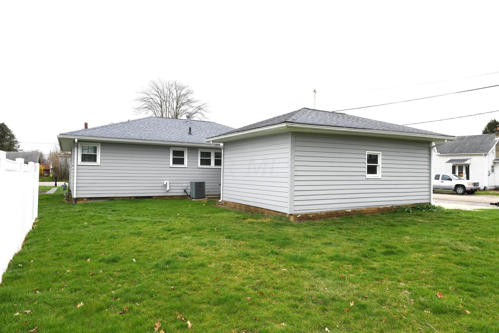 411 Chestnut Street Dresden, OH 43821 - Photo 4 of 18 DSC_5216