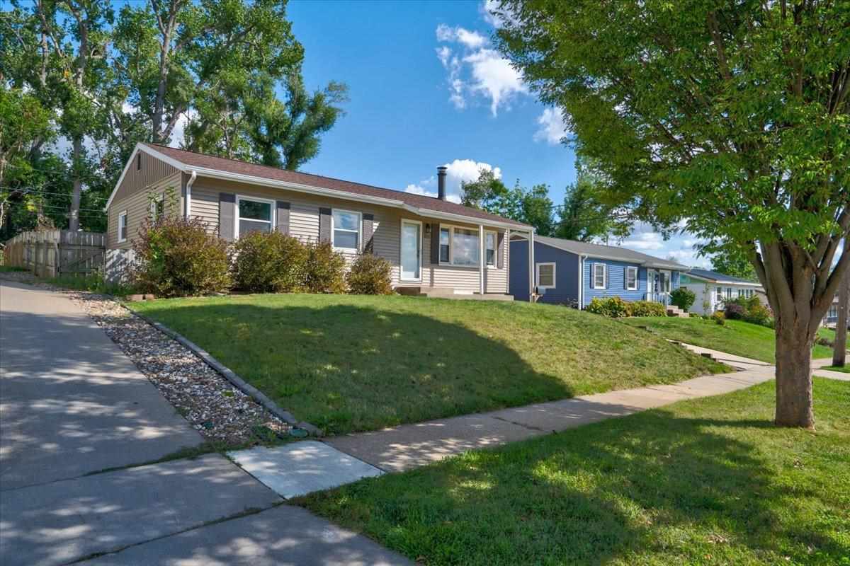 821 Cheyenne Road Northwest Cedar Rapids, IA 52405 - Photo 1 of 29 Gallery Image 1